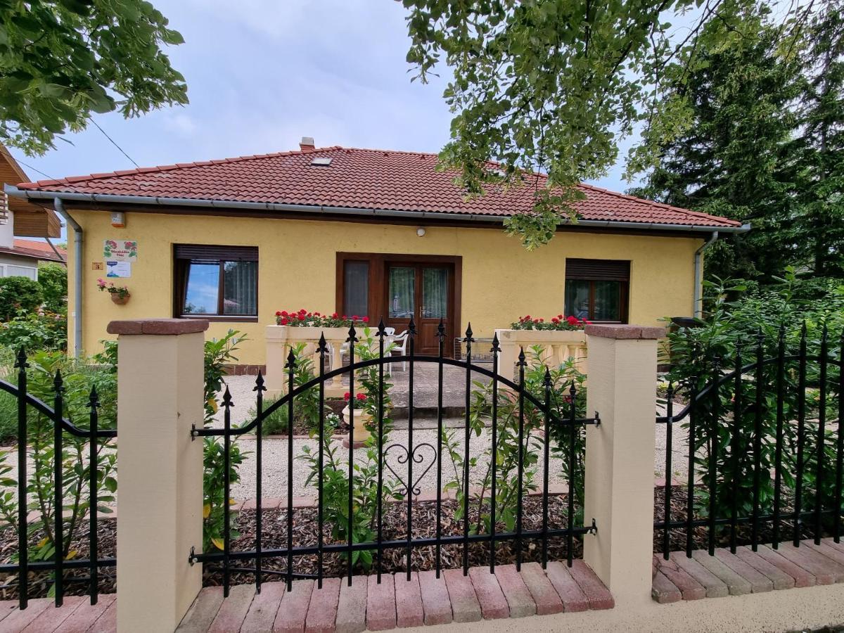 Muskatlis Haz Apartment Balatonlelle Exterior photo